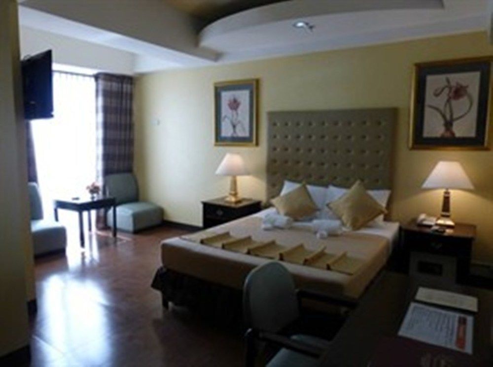 Silver Oaks Suites & Hotel Манила Екстериор снимка