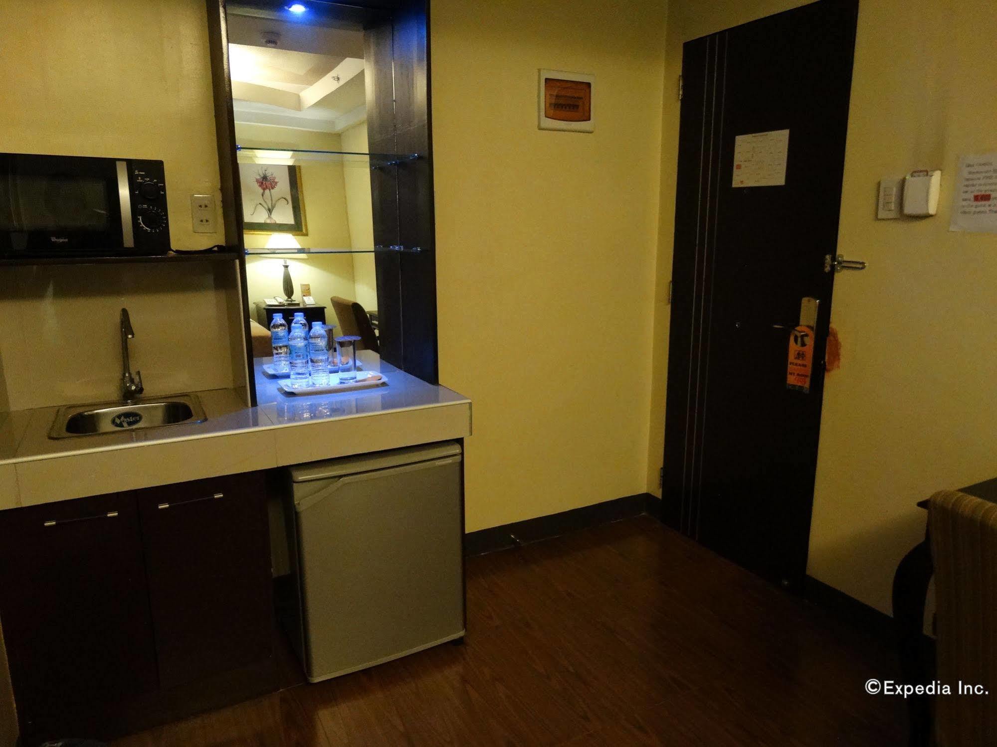 Silver Oaks Suites & Hotel Манила Екстериор снимка