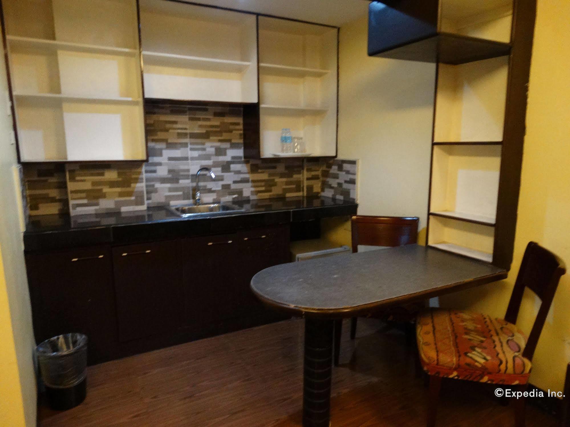 Silver Oaks Suites & Hotel Манила Екстериор снимка