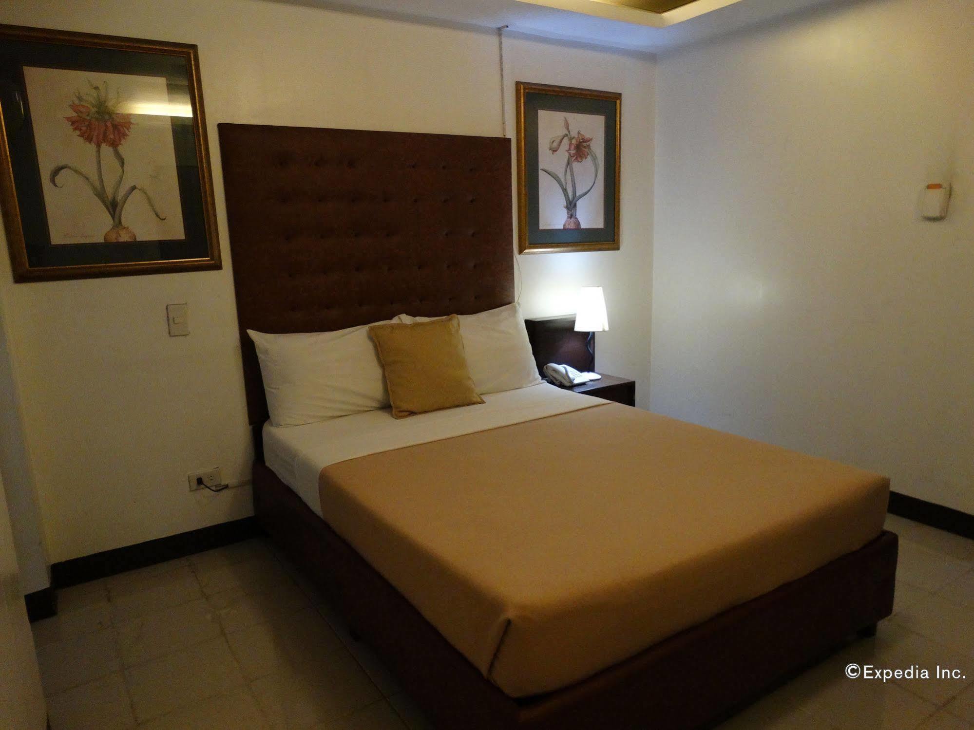 Silver Oaks Suites & Hotel Манила Екстериор снимка
