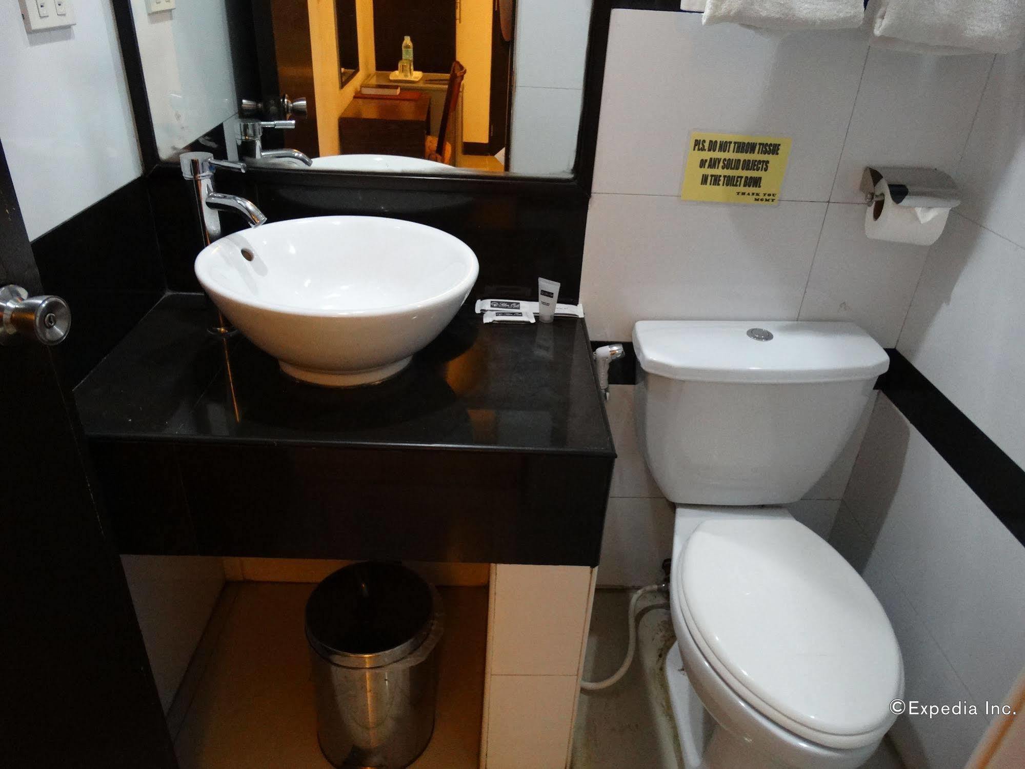 Silver Oaks Suites & Hotel Манила Екстериор снимка