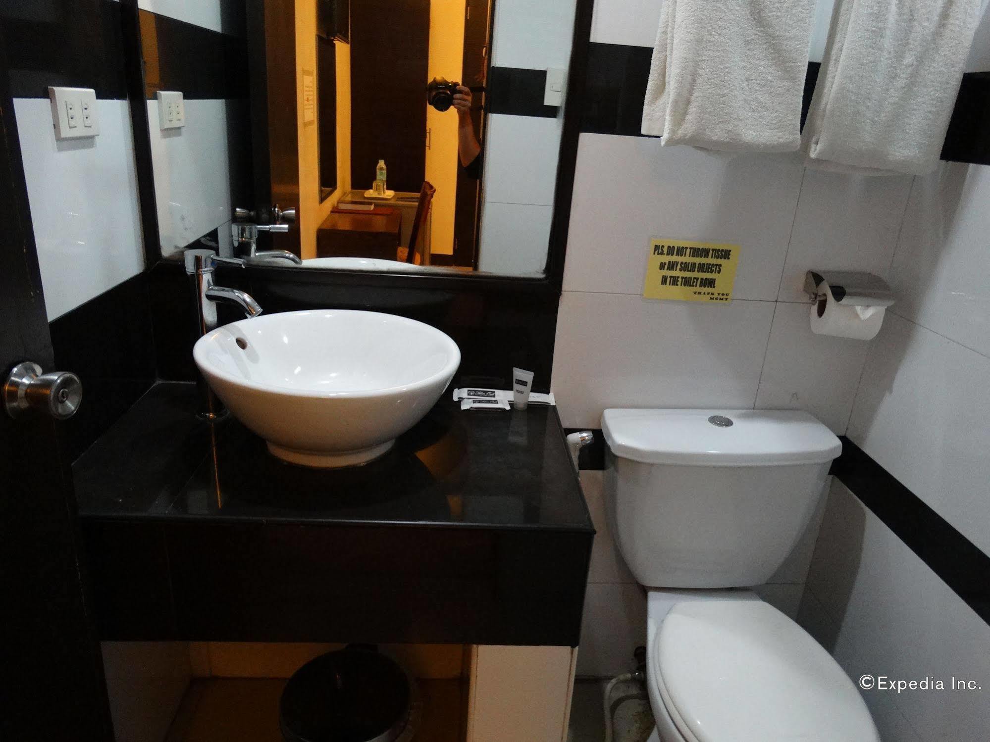 Silver Oaks Suites & Hotel Манила Екстериор снимка