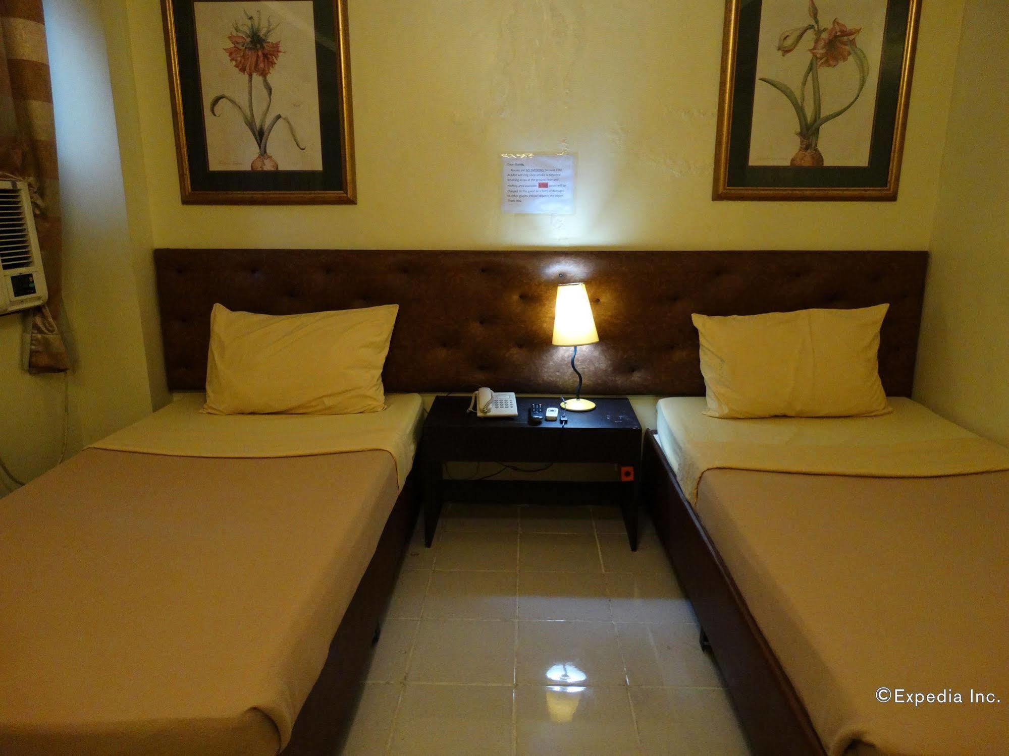 Silver Oaks Suites & Hotel Манила Екстериор снимка
