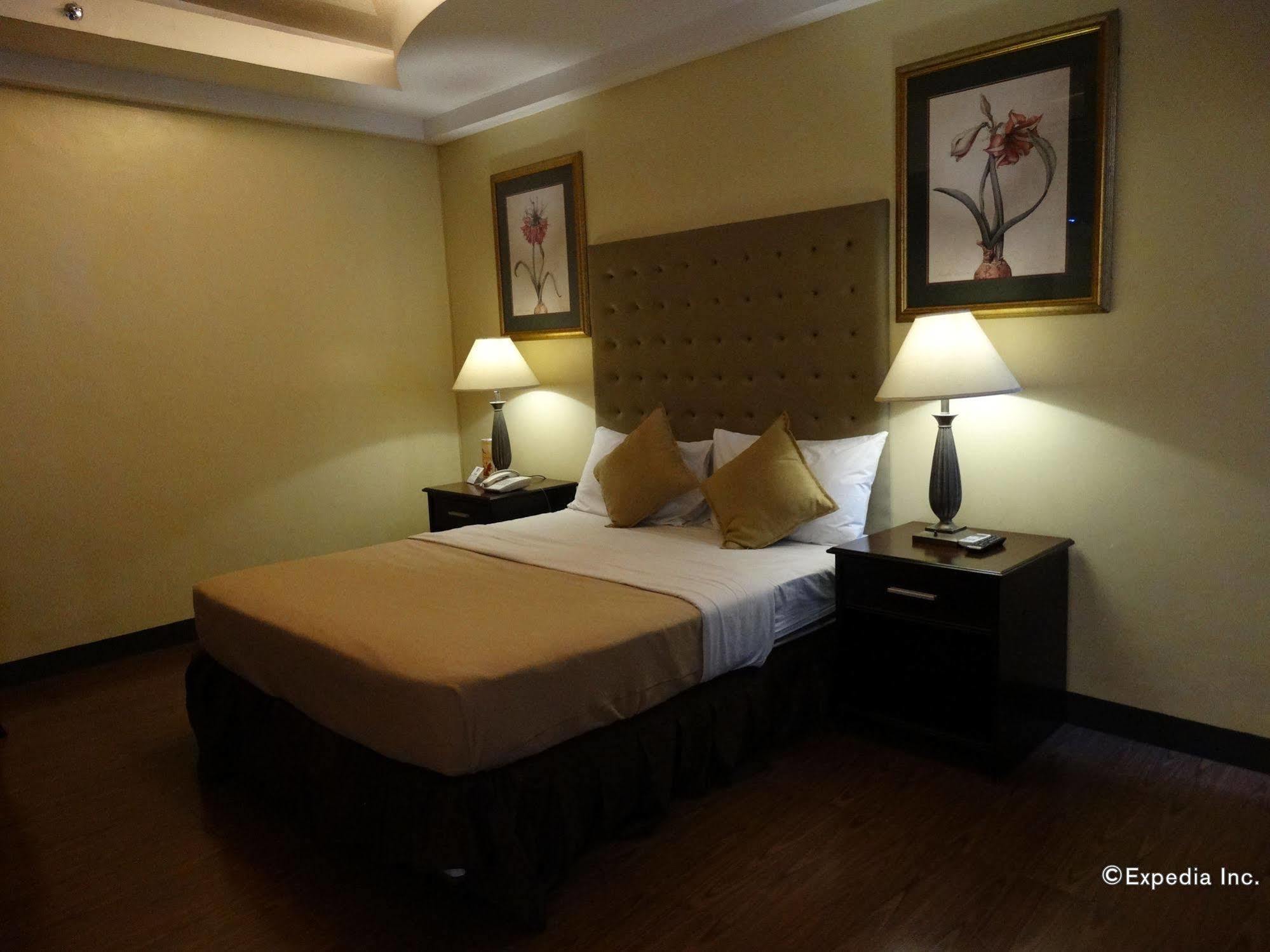 Silver Oaks Suites & Hotel Манила Екстериор снимка