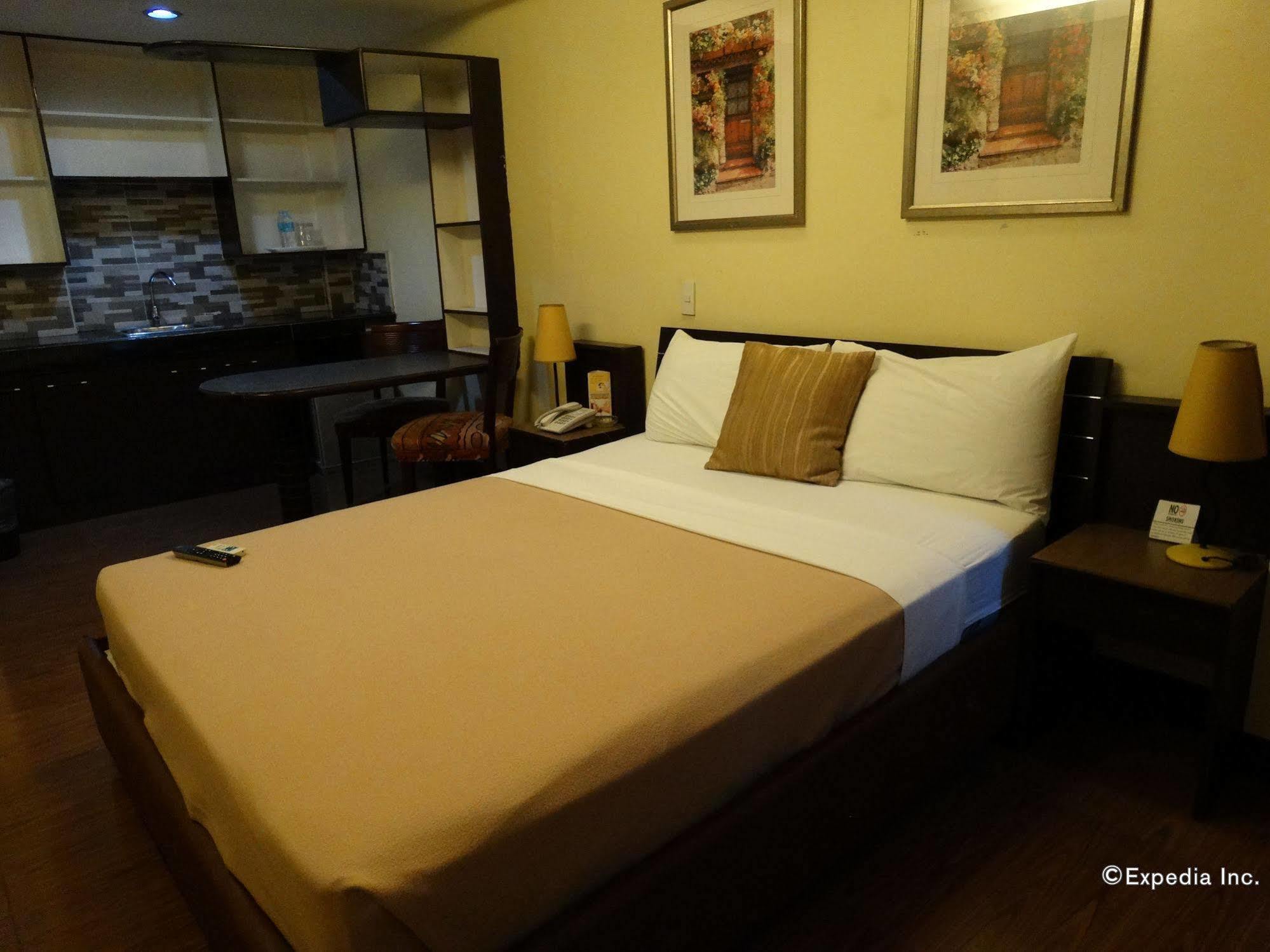 Silver Oaks Suites & Hotel Манила Екстериор снимка