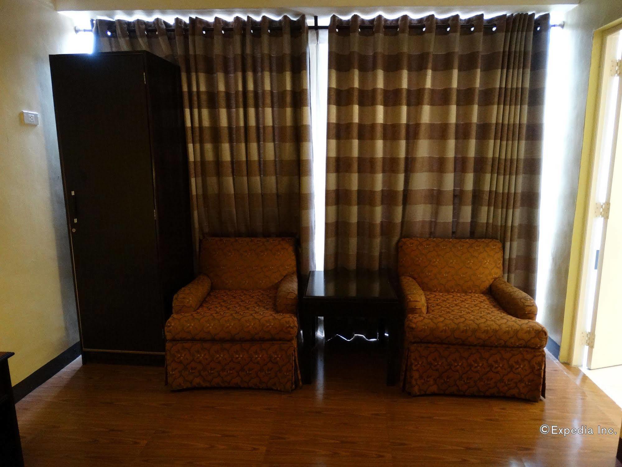 Silver Oaks Suites & Hotel Манила Екстериор снимка