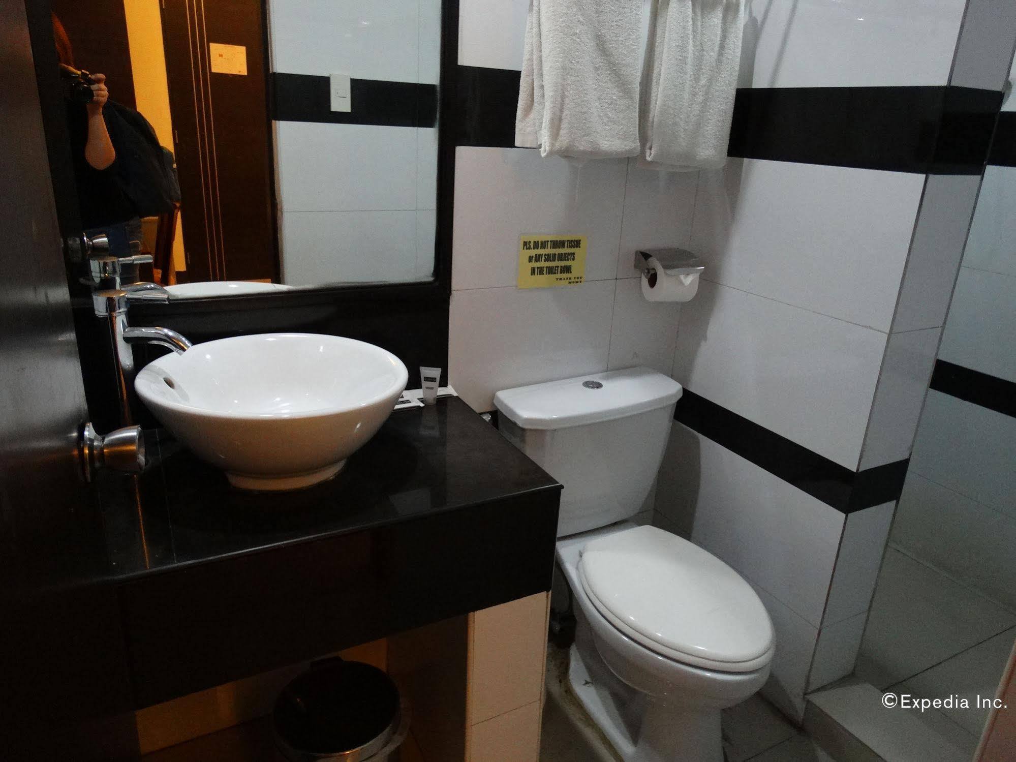 Silver Oaks Suites & Hotel Манила Екстериор снимка
